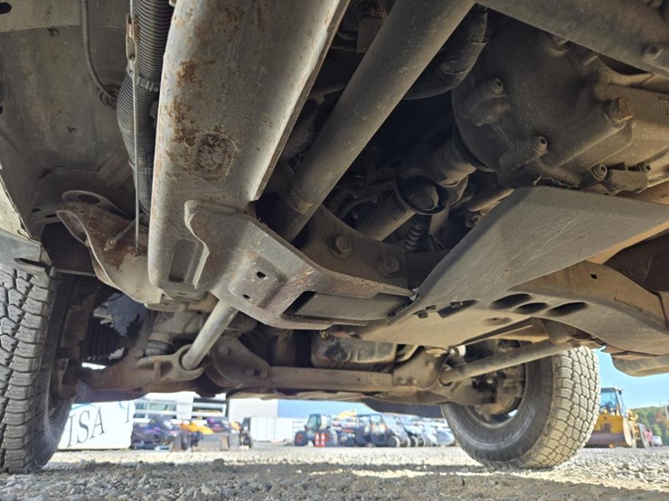 2015-chevrolet-3500-image-37