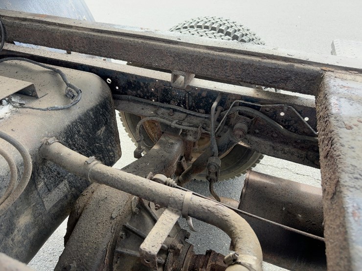 2003-isuzu-npr-image-19