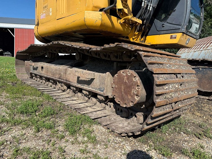 deere-225d-lc-image-42