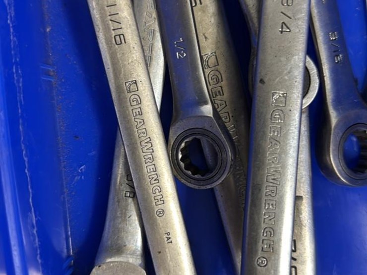 #137-•-sander-pads,-belts,-and-wrenches-image-3