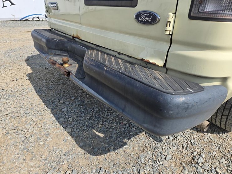 2008-ford-e250-image-25