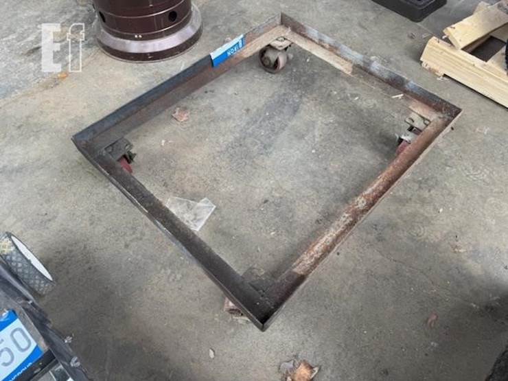 3'x3'-metal-cart-w/-wheels-image-3