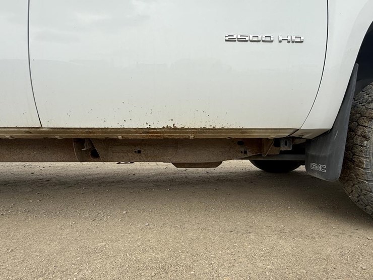 2011-gmc-2500hd-image-21