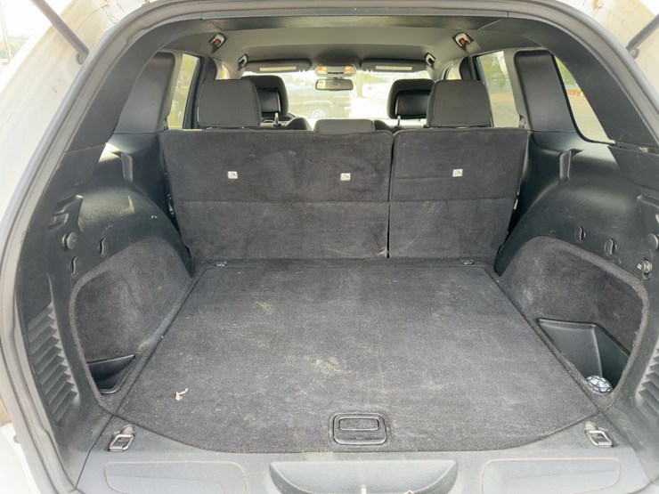 2015-jeep-grand-cherokee-laredo-image-13