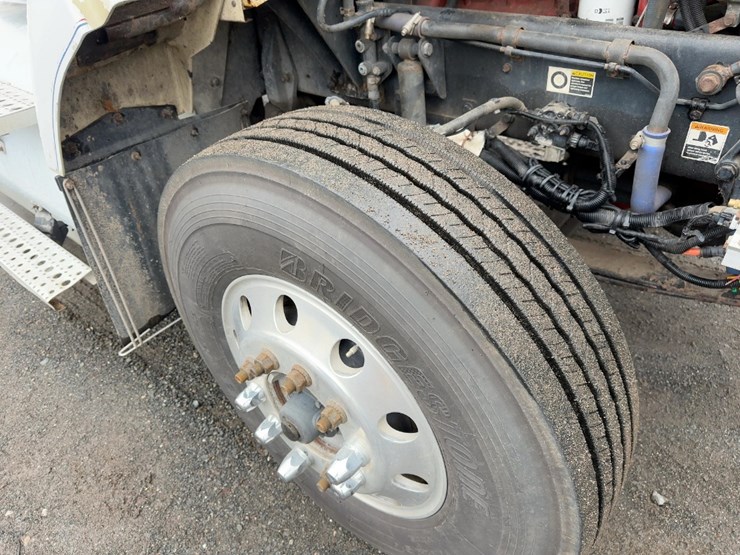 2015-kenworth-t440-image-11