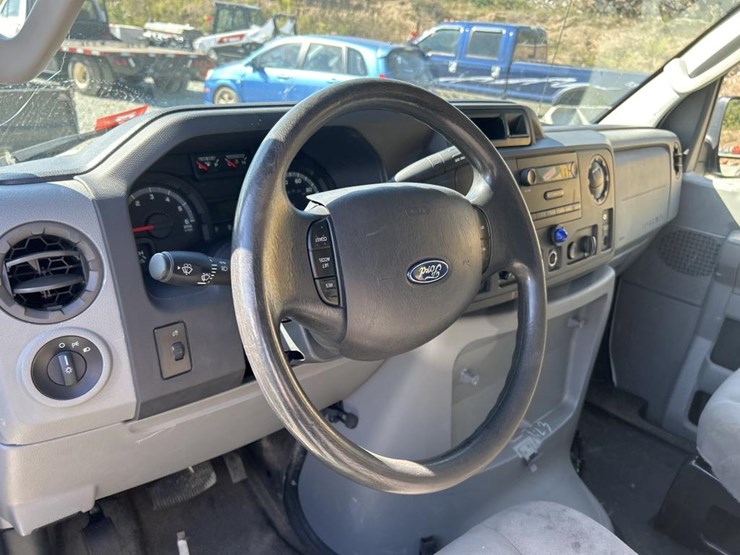 2014-ford-e250-image-47