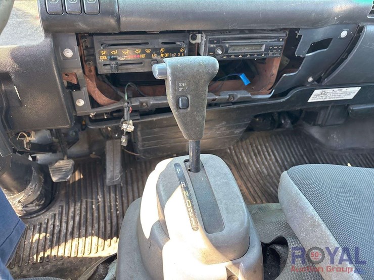 2006-isuzu-npr-image-13
