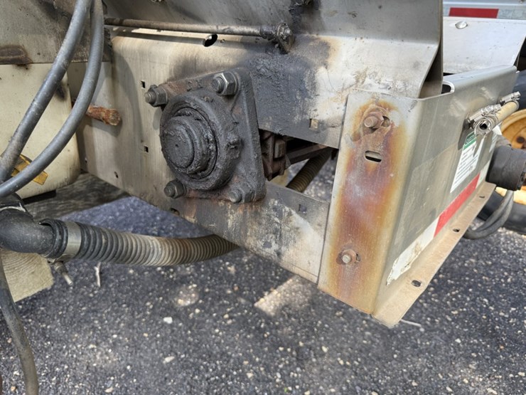 #1224-•-15’-v-box-stainless-steel-salt-spreader-image-15