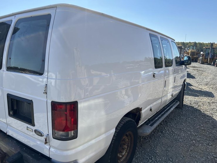 2014-ford-e250-image-16