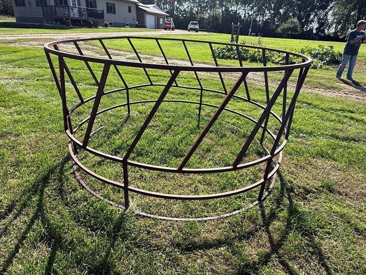 round-bale-feeder,-1”-square-tubing,-47”-tall.-this-item-is-located-in-south-dakota,-therefore-south-image-4