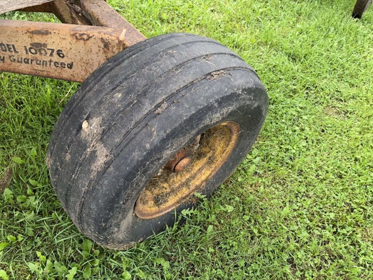 gravity-box,-approx-150-bu,-on-mn-jumbo-10-gear,-15”-tires,-*must-be-removed-in-10-days-after-auctio-image-5