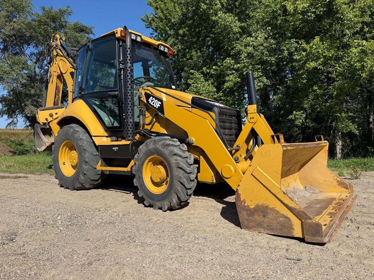 2014-caterpillar-420f-image-3