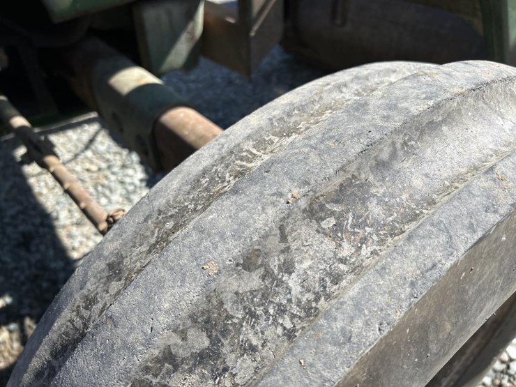 #5217-•-oliver-tractor-w/-loader-image-54