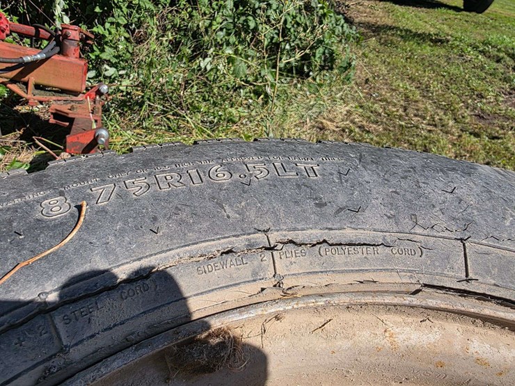 (4)-8.75r16.5-tires-on-dually-rims,-good-tread,-some-sidewall-cracks-image-4