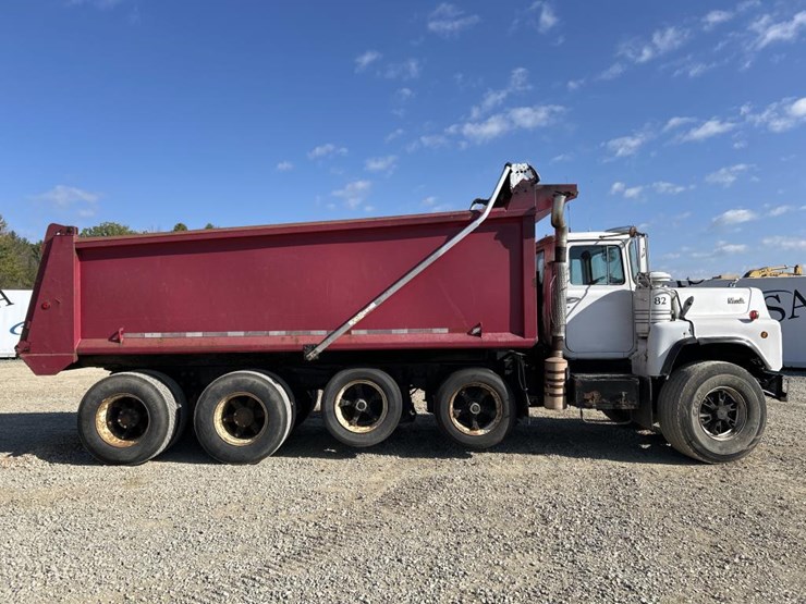 1995-mack-dm690s-image-6