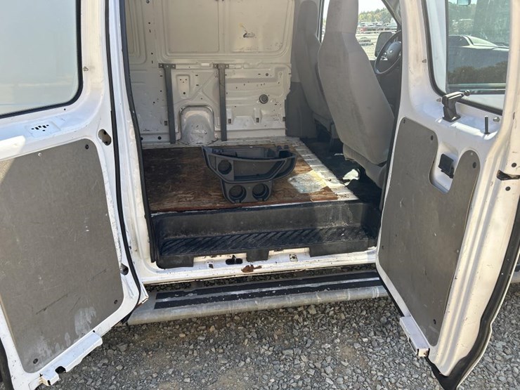 2014-ford-e250-image-37