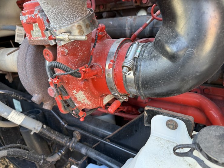 2022-peterbilt-579-image-28