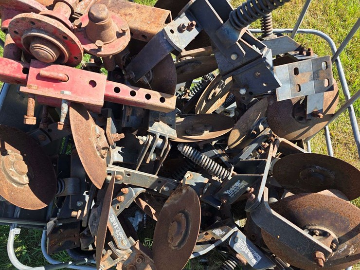 crate-full-of-yetter-closes-off-dmi-applicator-and-some-misc-hubs,-believed-to-be-approx-19,-buying-image-3