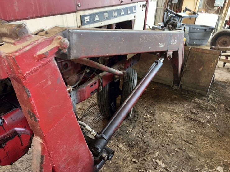 1965-farmall-656-tractor,-open-station,-gas,-nf,-fenders,-15.5-38-rears,-(3)-pair-of-rear-wheel-weig-image-16
