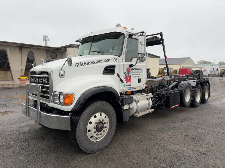 2003-mack-granite-cv713-image-1