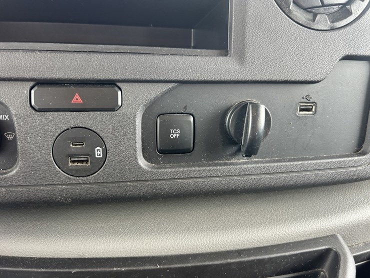 2021-ford-e450-image-90