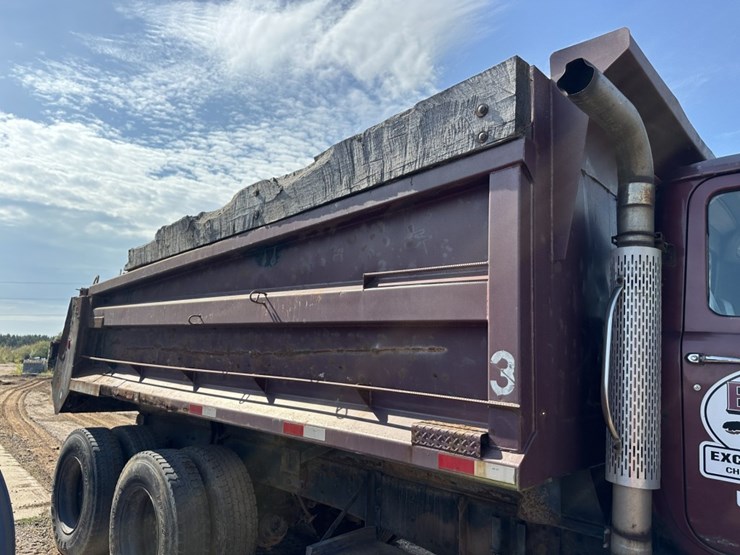 1997-mack-dm690s-image-13