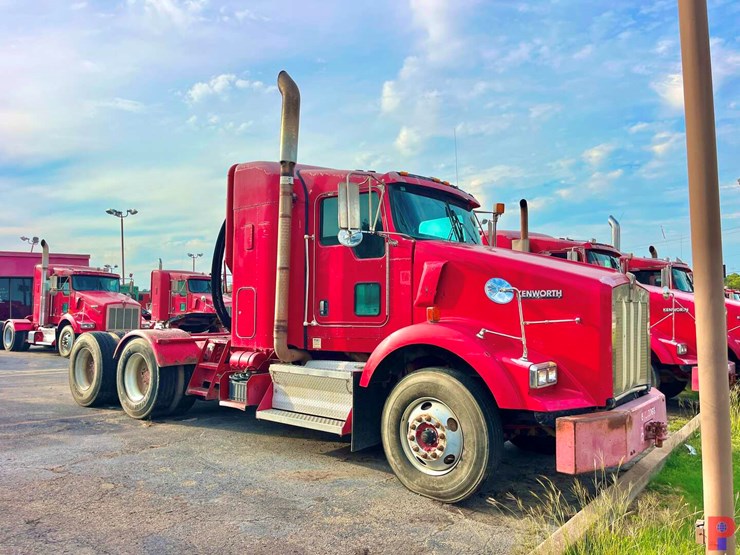 2010-kenworth-t800-image-1