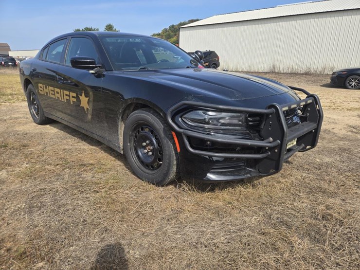 #1235-•-2019-dodge-charger-awd-car-image-2