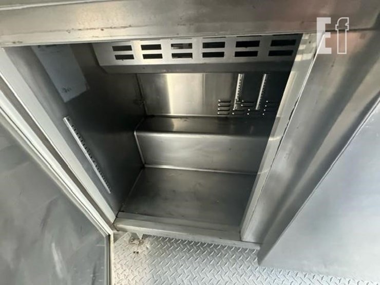 2011-custom-trailer-image-27