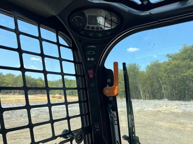 2023-bobcat-t770-image-33