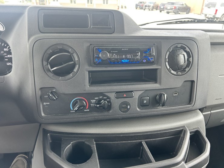 2021-ford-e450-image-40