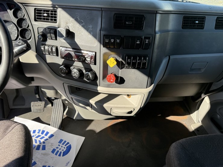 2020-peterbilt-579-image-50