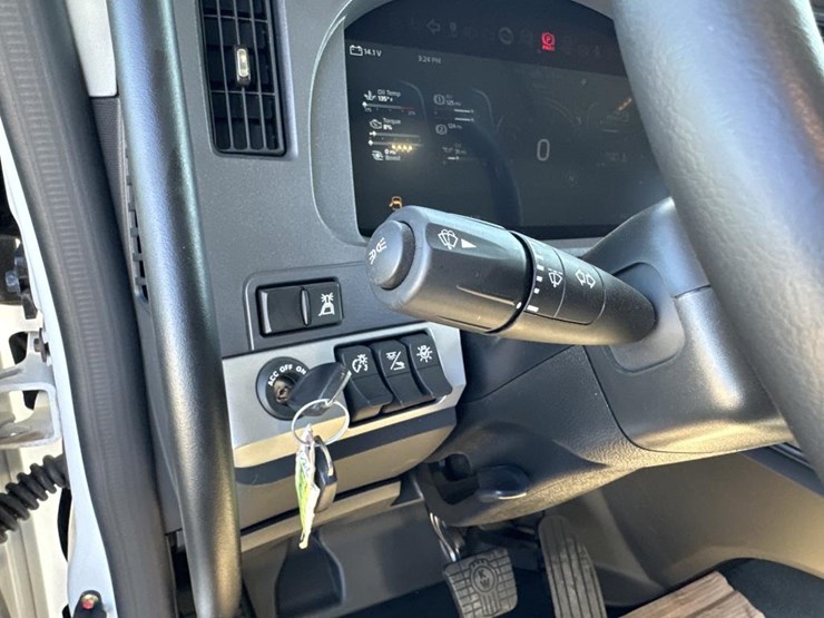 2025-kenworth-t880-image-31
