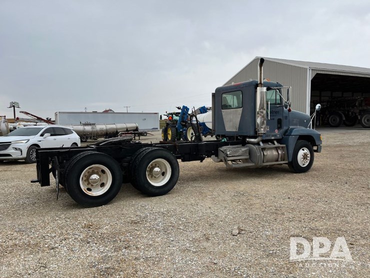 1989-freightliner-day-cab-truck-(jn0784,-unit-06815)-image-9