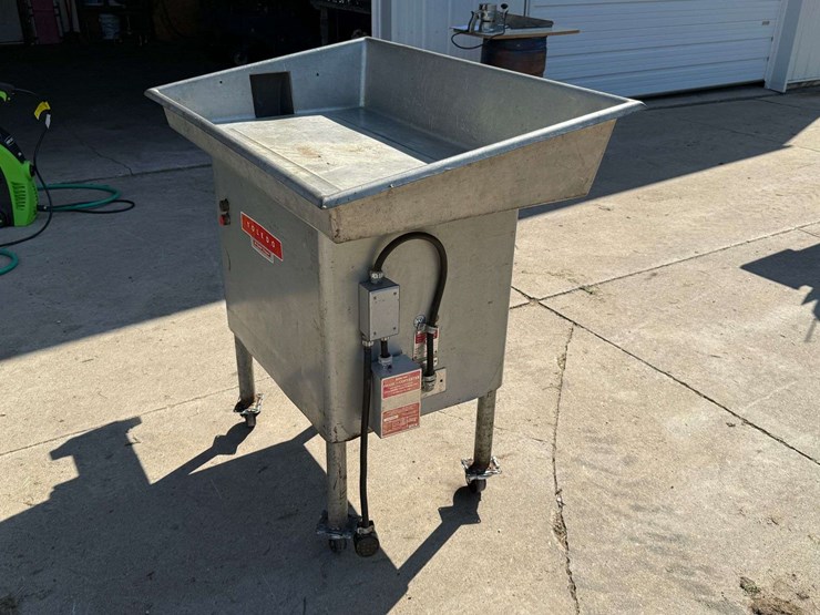 toledo-commercial-meat-grinder,-220v.-this-item-is-located-in-south-dakota,-therefore-south-dakota-s-image-4