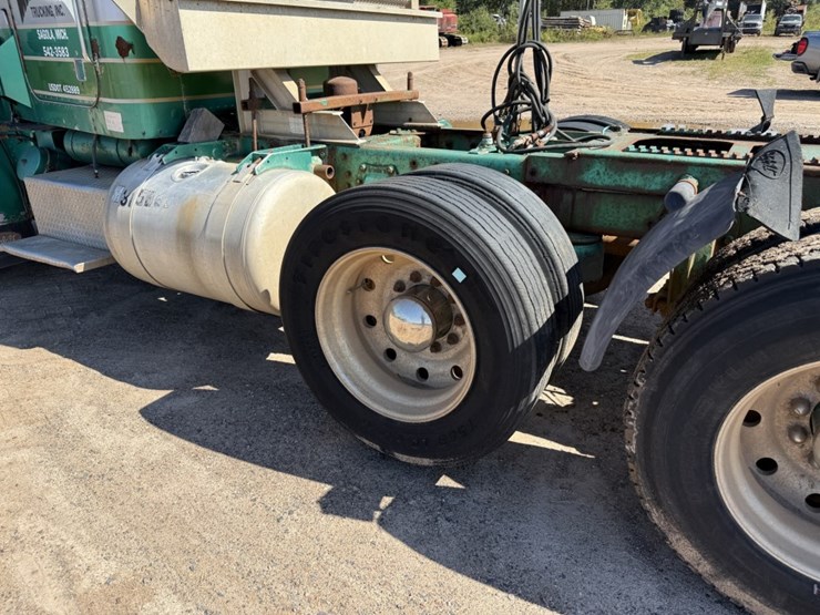 #1752-•-1979-peterbilt-day-cab-heavy-haul-image-13