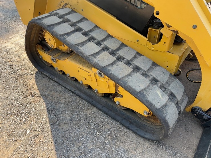 2022-caterpillar-279d3-image-12