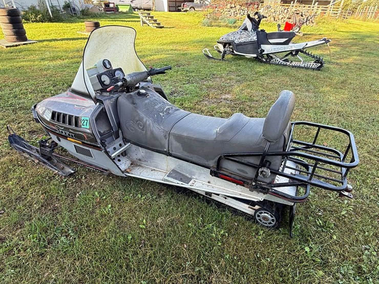 1990-polaris-indy-trail-deluxe-2-up-snowmobile,-5,944-miles,-electric-start-and-reverse,-runs-good-a-image-6
