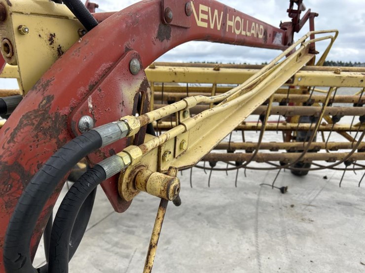 new-holland-258-image-7