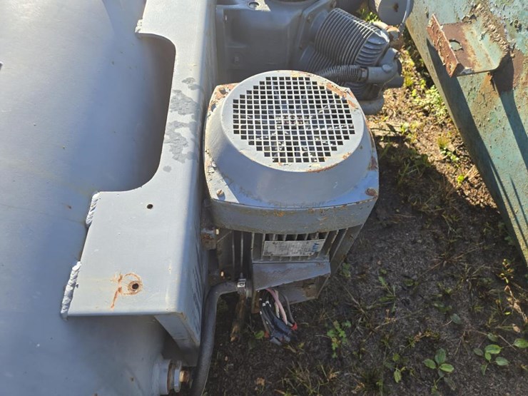 #2775-•-air-compressor-image-5