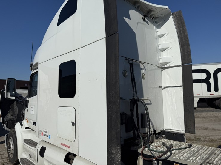 2020-peterbilt-579-image-31
