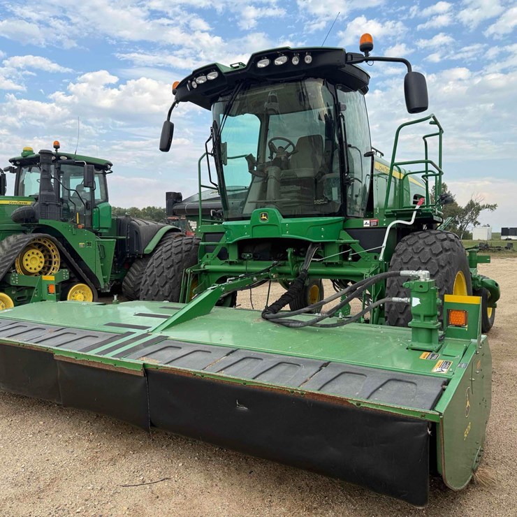 JOHN DEERE W235