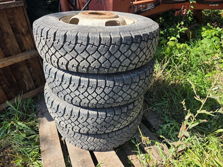 (4)-8.75r16.5-tires-on-dually-rims,-good-tread,-some-sidewall-cracks-image-2