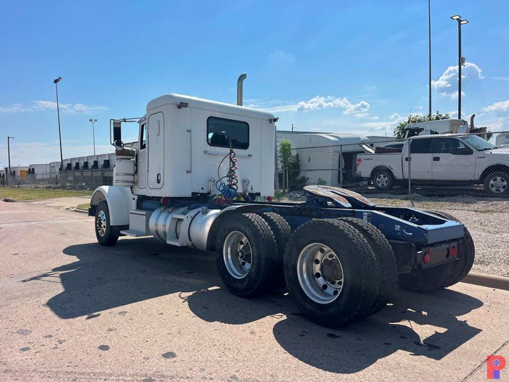 2012-peterbilt-367-image-5