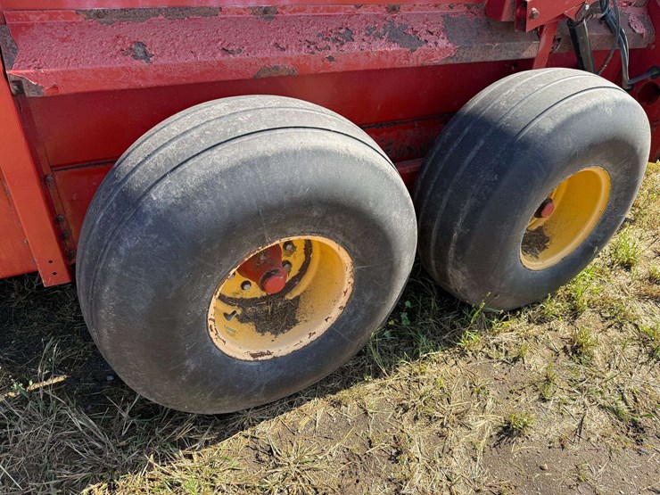 new-holland-195-image-9