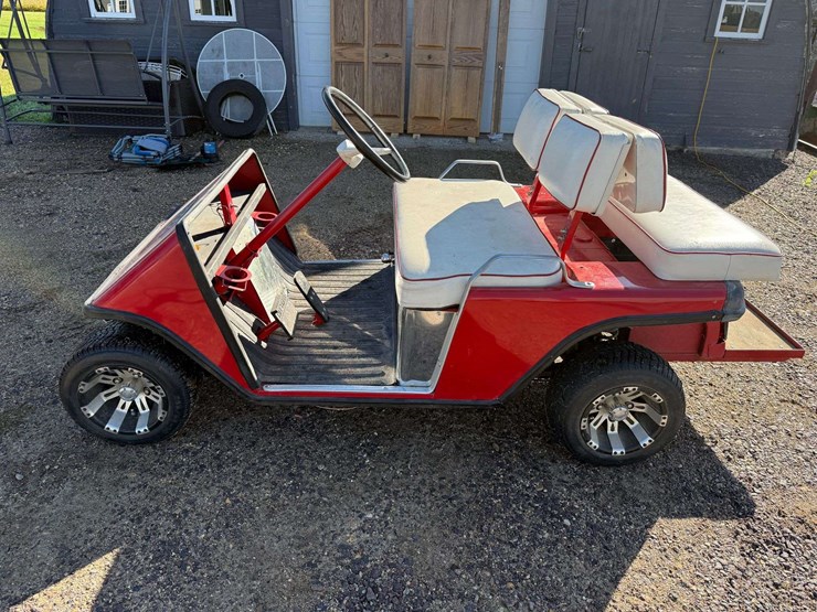 e-z-go-2-stroke-golf-cart,-runs-and-drives,-oil-injector-does-not-work-so-you-have-to-mix-the-gas-image-4