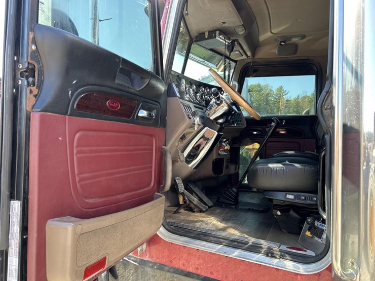 2012-peterbilt-389-image-57