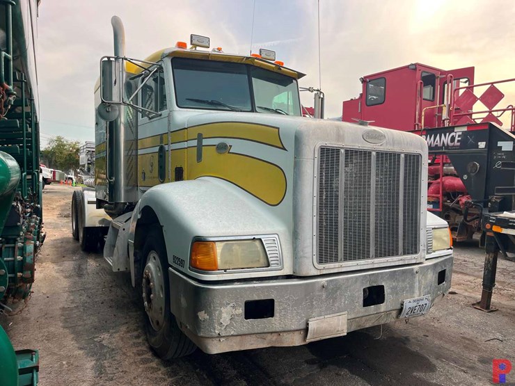 1998-peterbilt-377-image-5