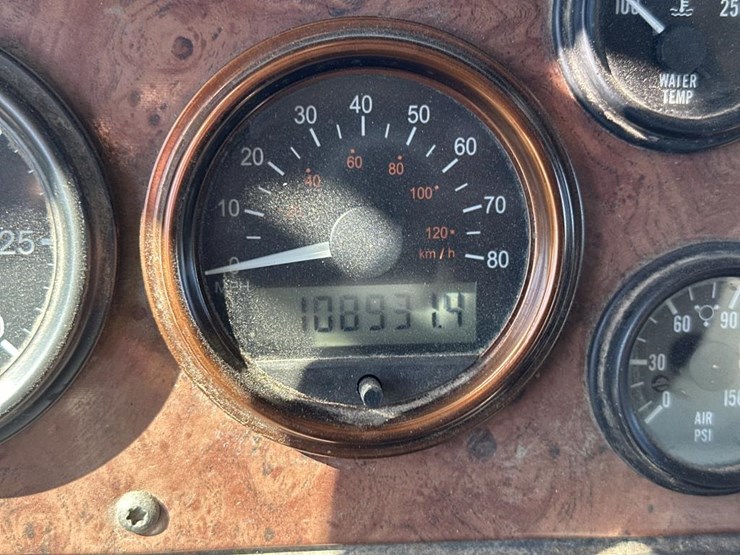 2005-peterbilt-385-image-41