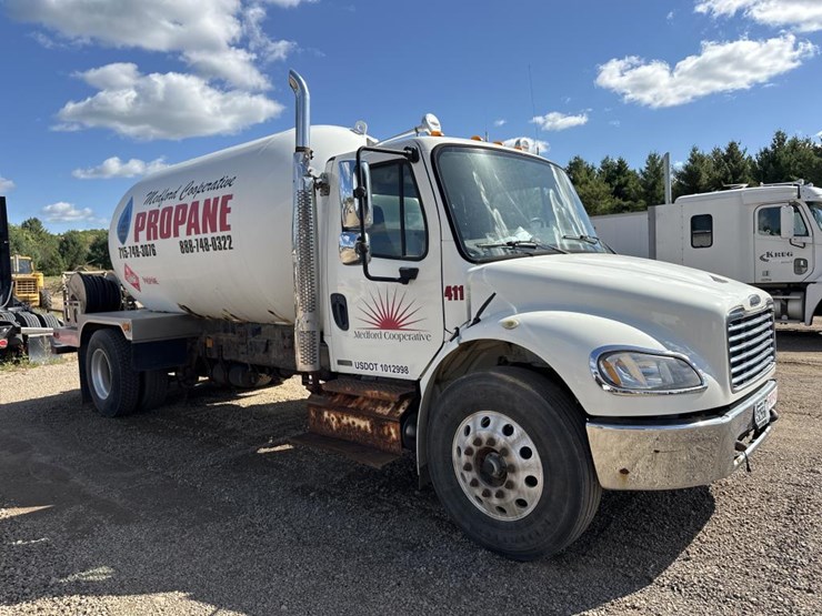 #1811-•-2012-freightliner-m2-tanker-truck-image-7